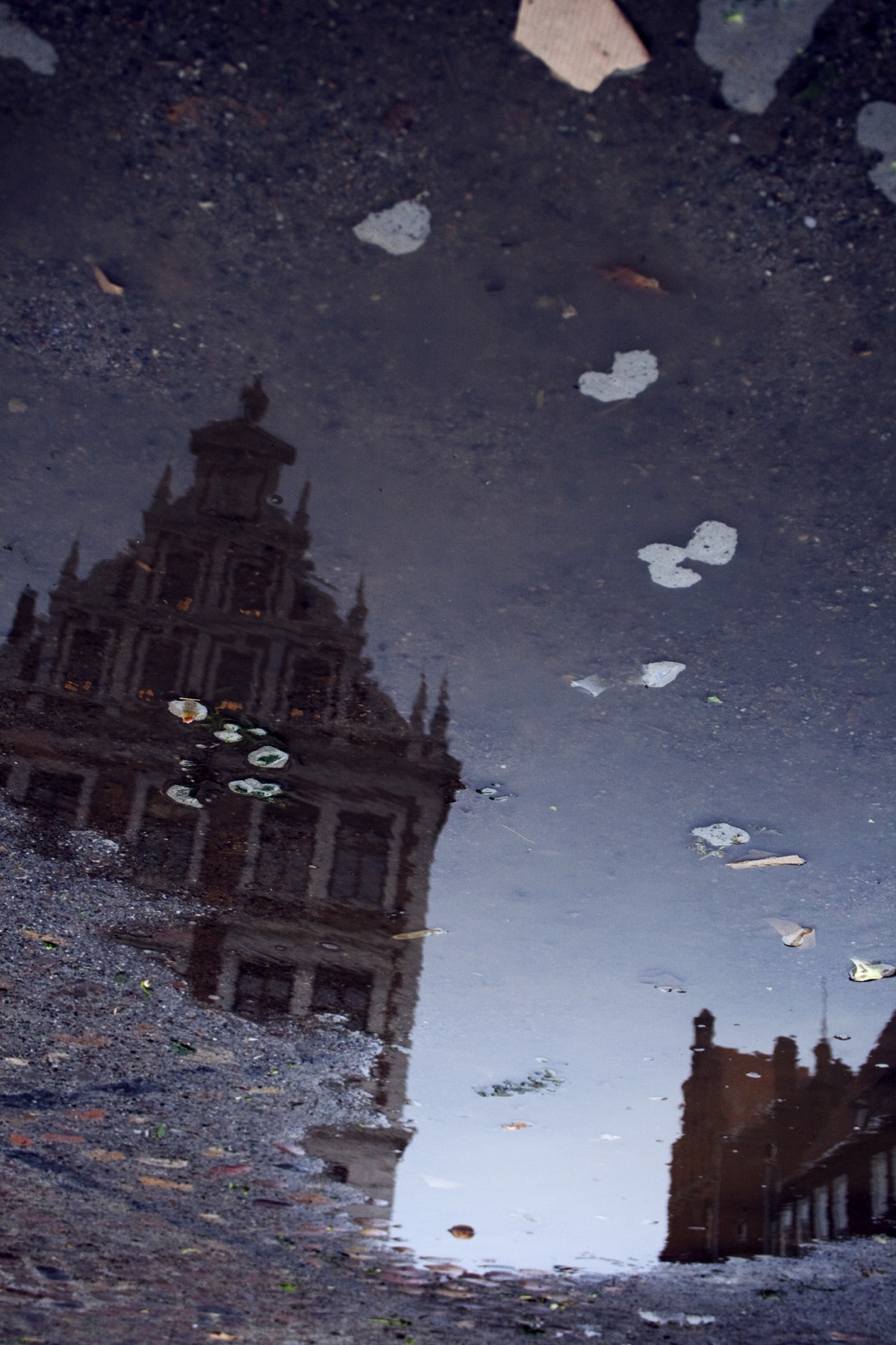 Abstrakte Spiegelung in Lüneburg